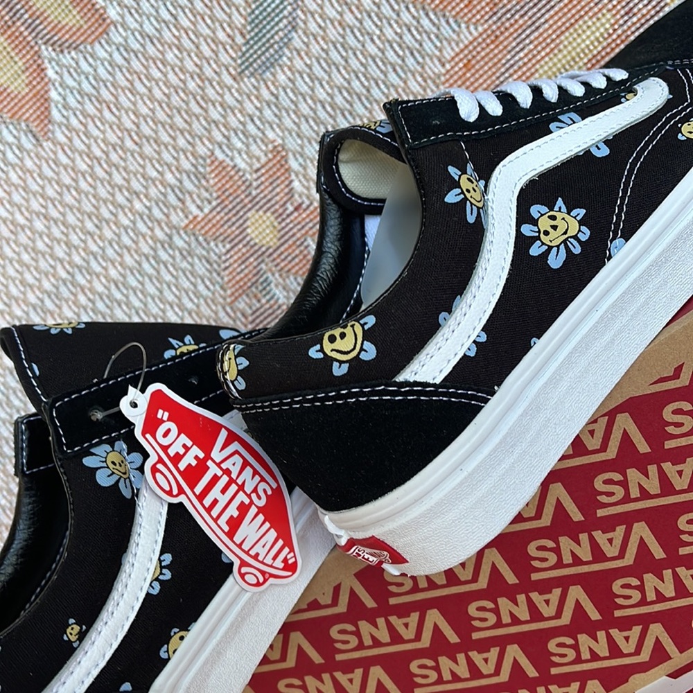 Vans Men’s Old Skool
Trippy Grin Floral Black/
VN0Á5JMIY23
 sneakers - Picture 14 of 16